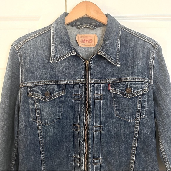 Levi's Women's Blue Denim Zip Crop Jacket Sz L - Picture 1 of 5